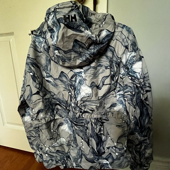 NWT Helly Hansen Women’s Esape Rain Jacket - Grey Fog Esra, Large - Picture 7 of 10